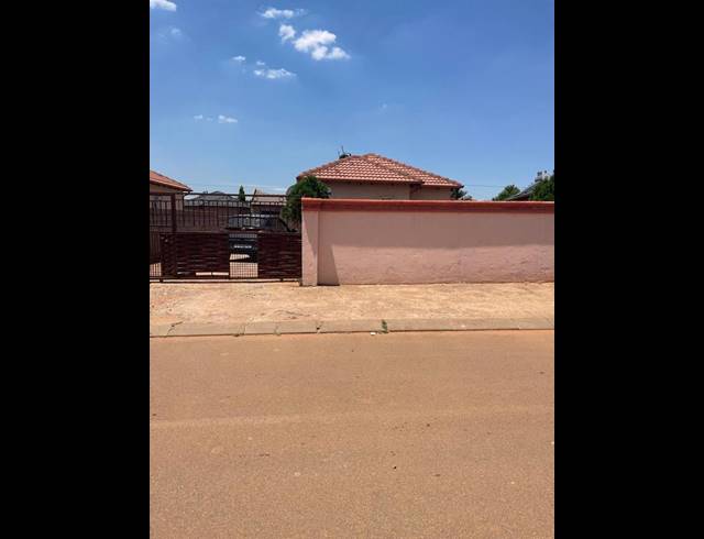 3 BEDROOM HOUSE FOR SALE IN LEHAE